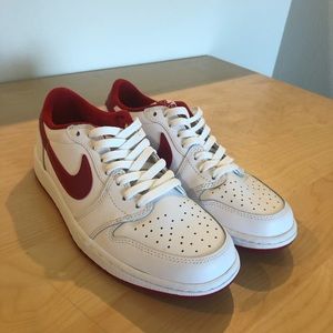 NEW - Jordan 1 retro low (hard find)